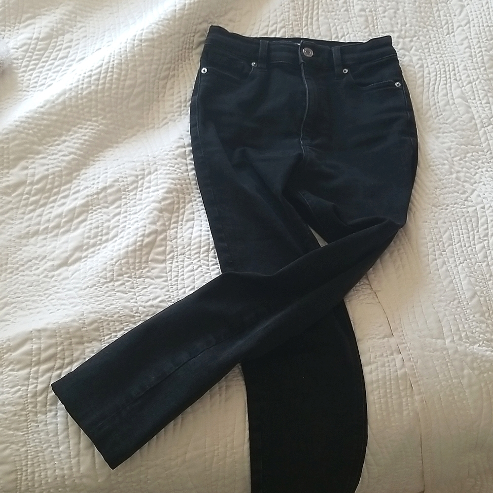 Black highwaist denim